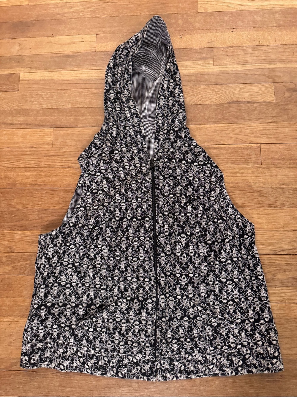 Women's Black White Bee Gingham Reversible Hooded Vest - Size XL
b90